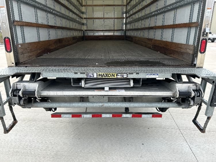 2022 Freightliner M2 106 — photo 10