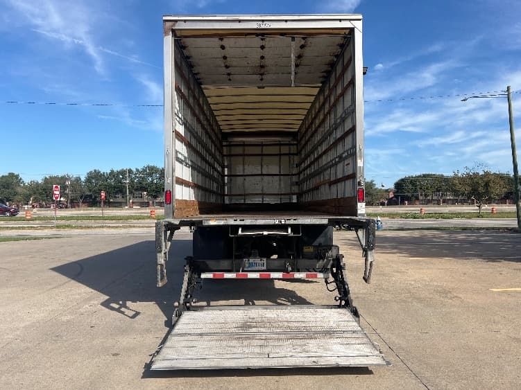 2022 Freightliner M2 106 — photo 9