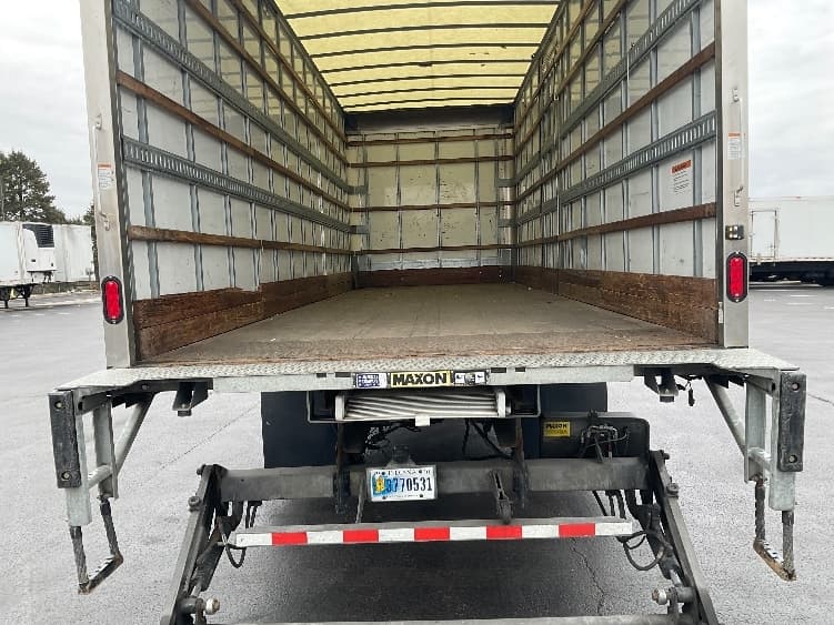 2022 Freightliner M2 106 — photo 10