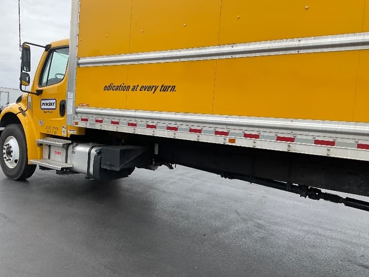 2022 Freightliner M2 106 — photo 5