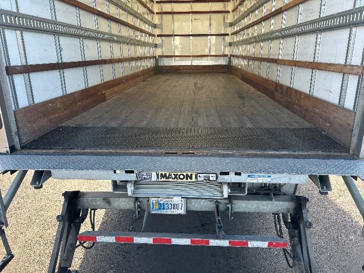 2022 Freightliner M2 106 — photo 10