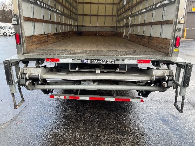 2022 Freightliner M2 106 — photo 10