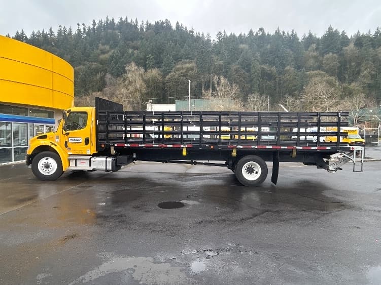 2022 Freightliner M2 106 — photo 4