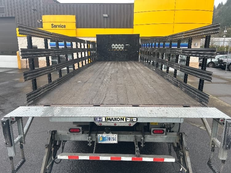 2022 Freightliner M2 106 — photo 9