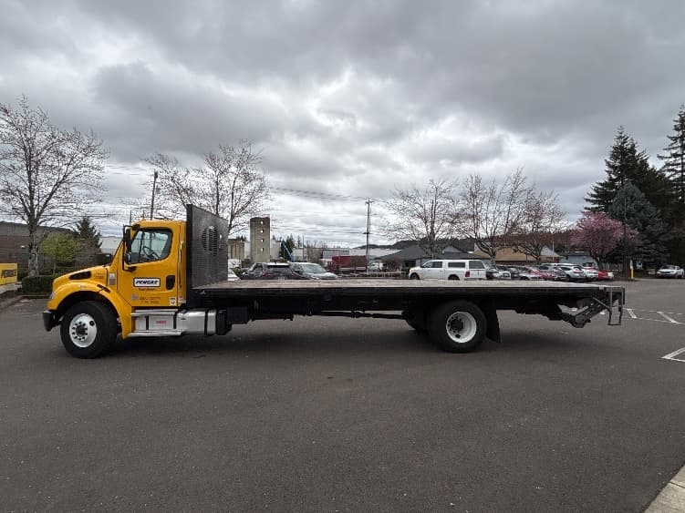2022 Freightliner M2 106 — photo 4