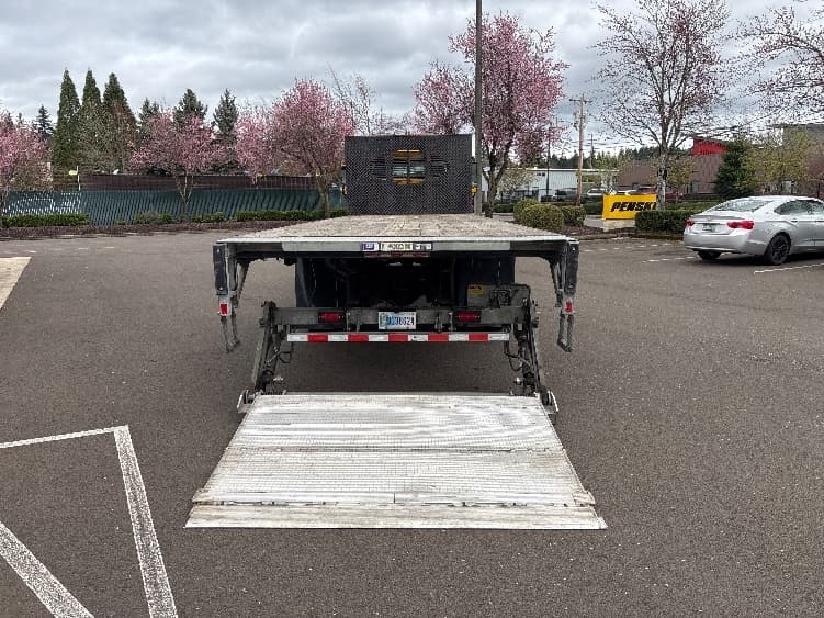 2022 Freightliner M2 106 — photo 8