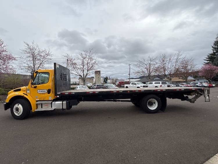 2022 Freightliner M2 106 — photo 4