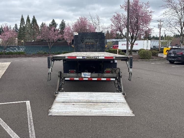 2022 Freightliner M2 106 — photo 9