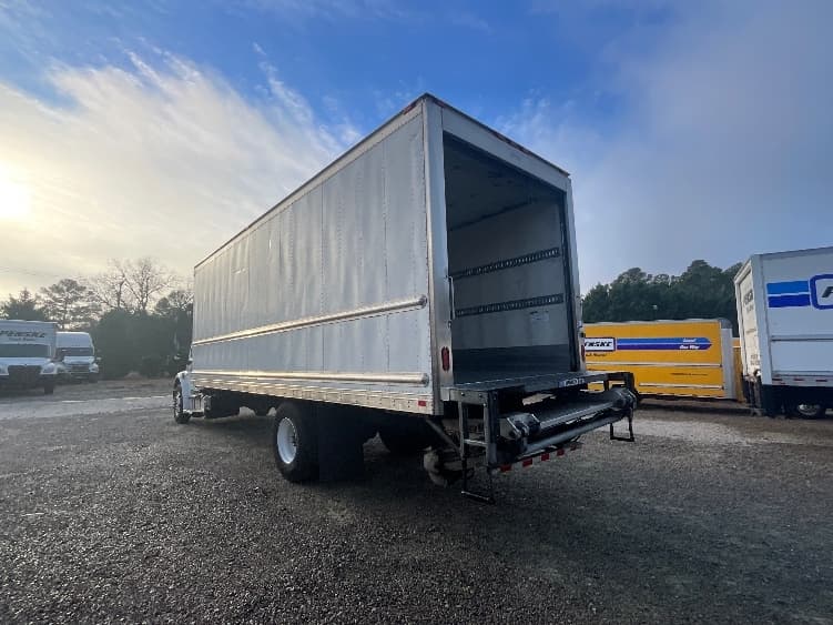 2022 Freightliner M2 106 — photo 6