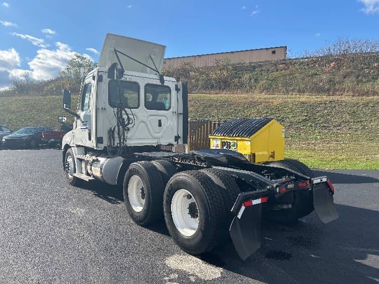 2022 Freightliner Cascadia — photo 5