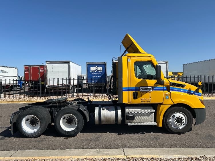 2022 Freightliner Cascadia — photo 8