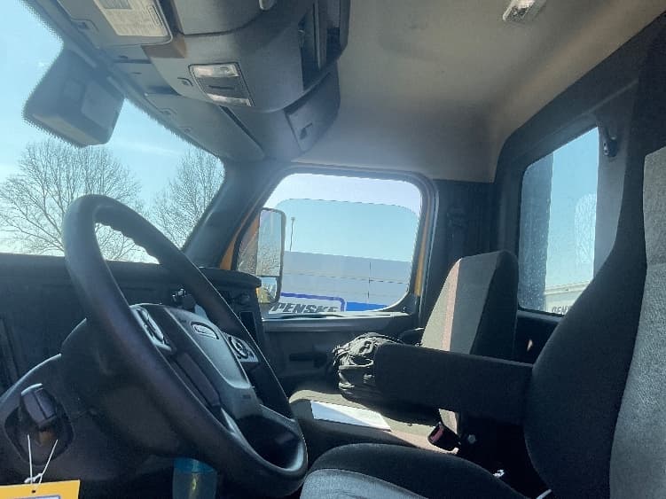 2022 Freightliner Cascadia — photo 10