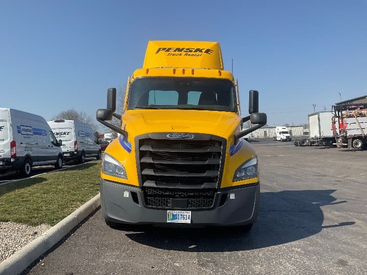 2022 Freightliner Cascadia — photo 2