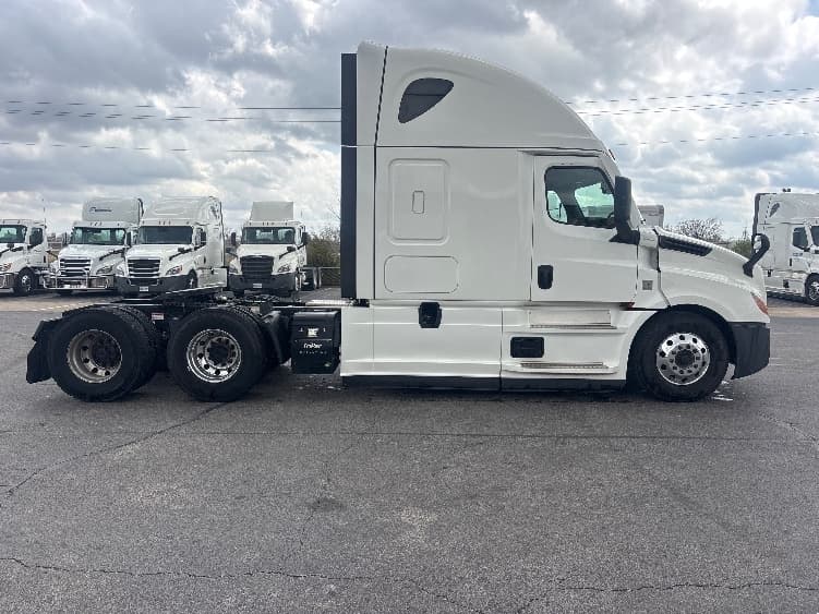 2021 Freightliner Cascadia — photo 8