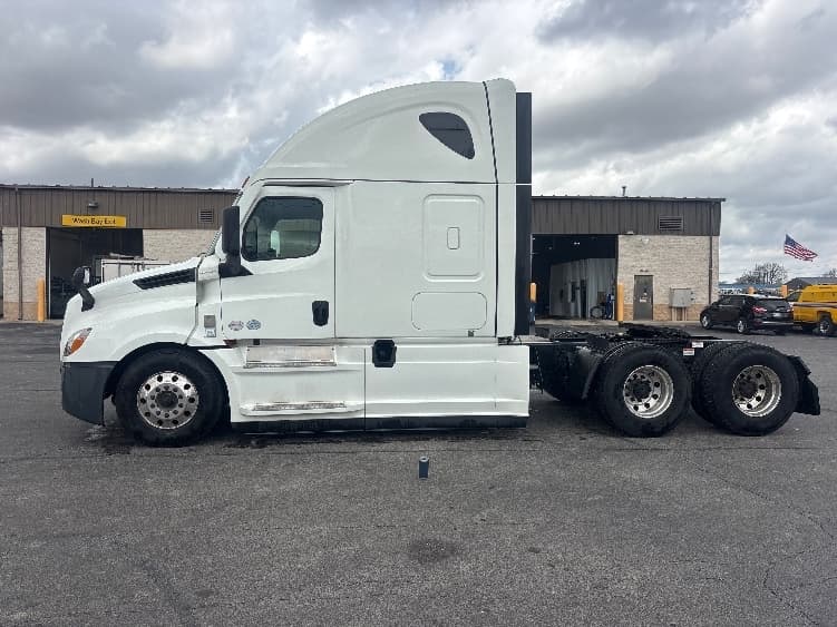 2021 Freightliner Cascadia — photo 4