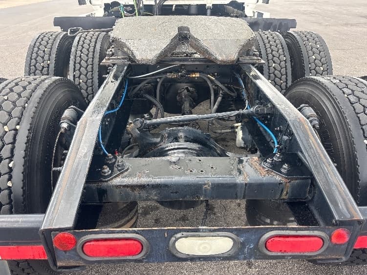 2021 Freightliner Cascadia — photo 6