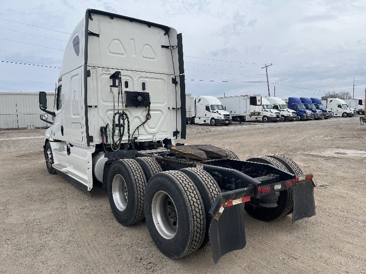 2021 Freightliner Cascadia — photo 5