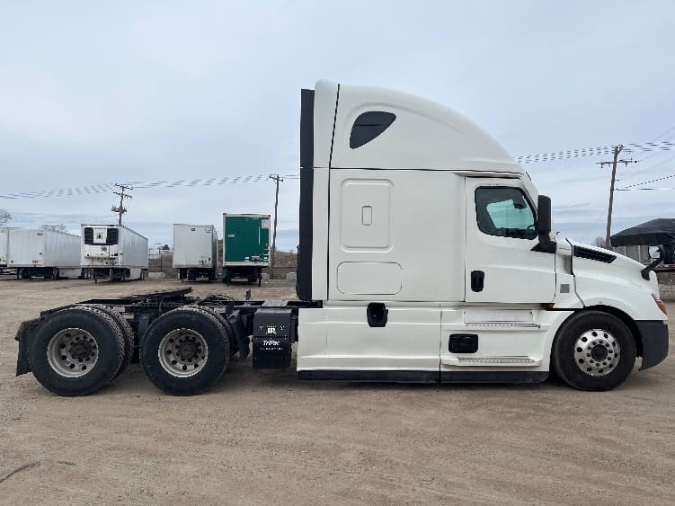 2021 Freightliner Cascadia — photo 8