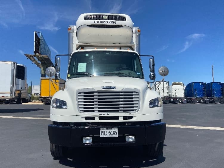 2022 Freightliner M2 106 — photo 2