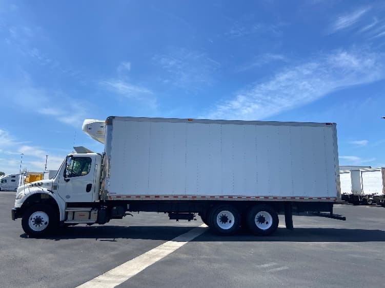 2022 Freightliner M2 106 — photo 4