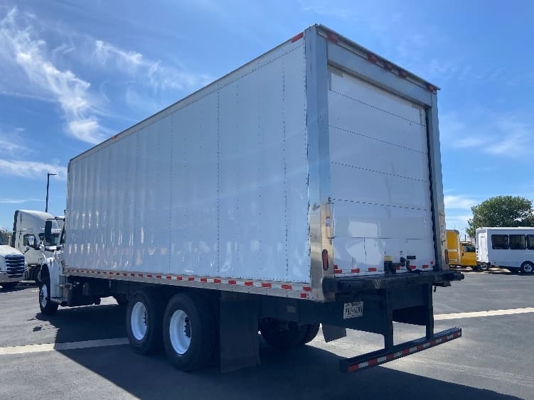 2022 Freightliner M2 106 — photo 6