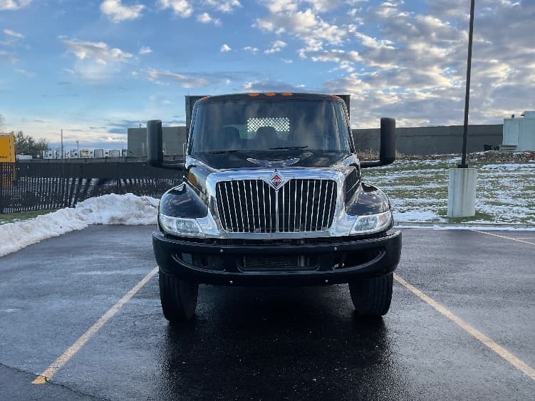 2022 International MV — photo 2