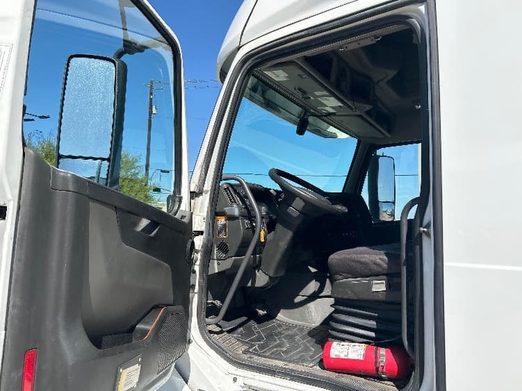 2022 Volvo VNL 760 — photo 9