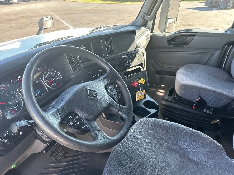 2022 International LT — photo 10