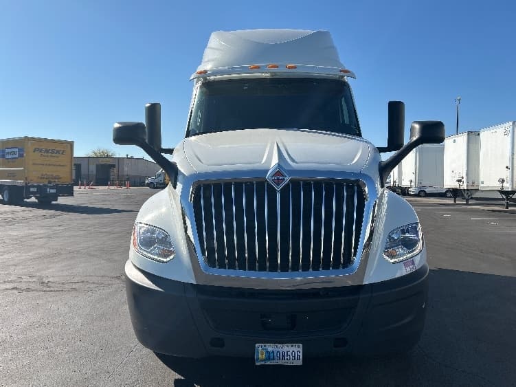 2022 International LT — photo 2