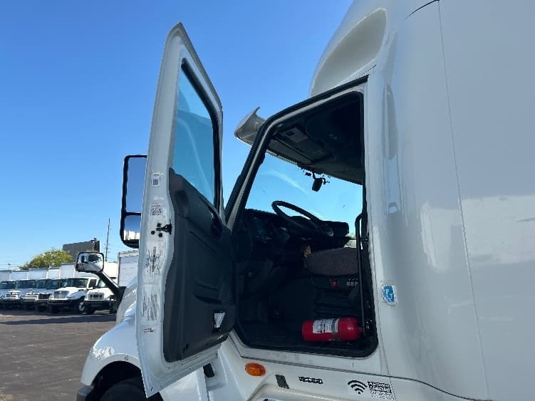 2022 International LT — photo 9