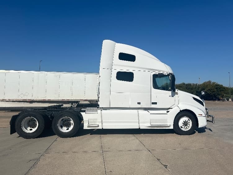 2022 Volvo VNL 760 — photo 8