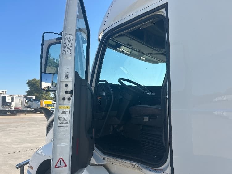 2022 Volvo VNL 760 — photo 9