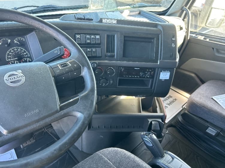 2022 Volvo VNL 760 — photo 10