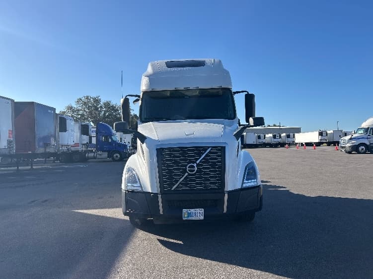 2022 Volvo VNL 760 — photo 2
