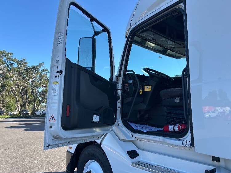 2022 Volvo VNL 760 — photo 9