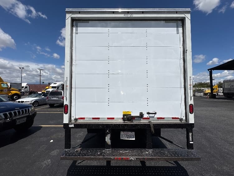 2021 Isuzu NQR — photo 7