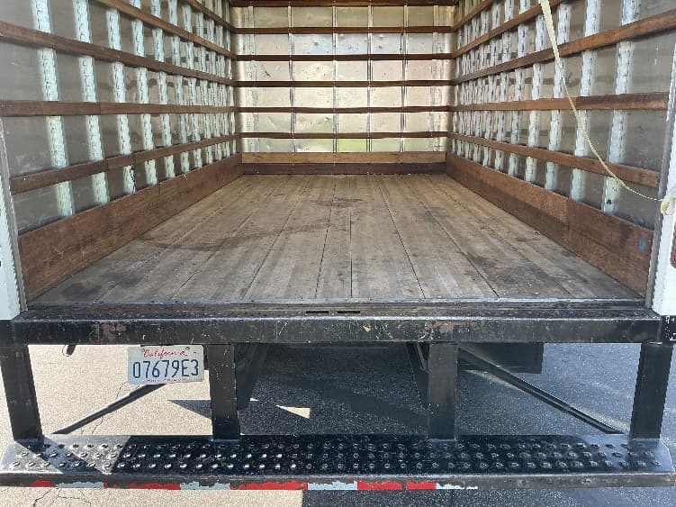 2021 Isuzu NQR — photo 10