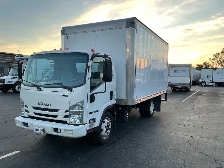 2021 Isuzu NQR — photo 3