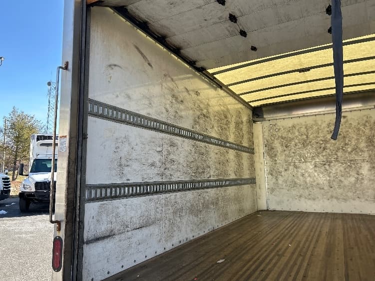 2021 Isuzu NPR — photo 10