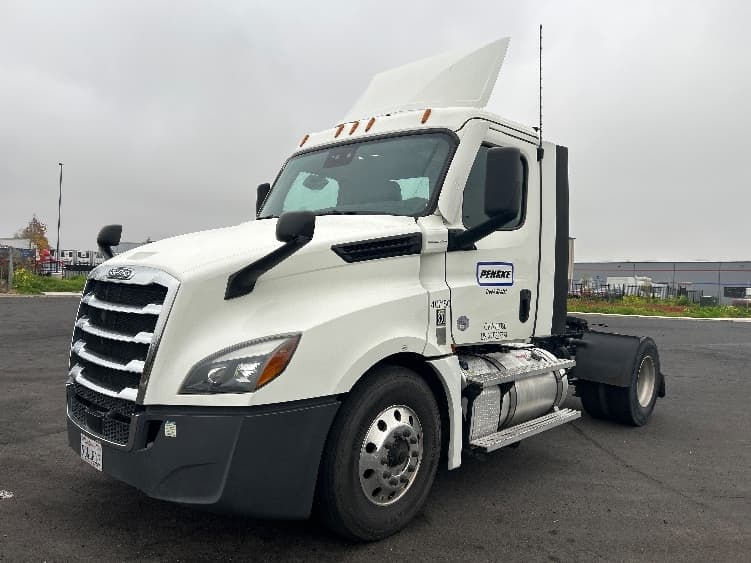 2022 Freightliner Cascadia — photo 3