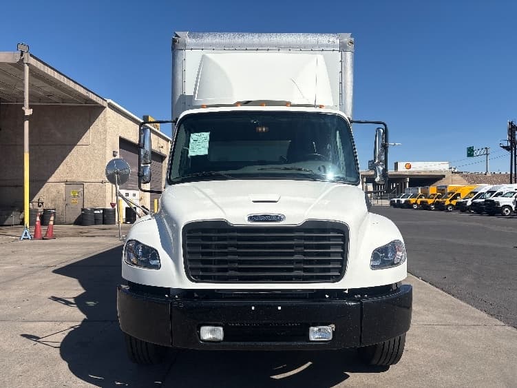 2022 Freightliner M2 106 — photo 2