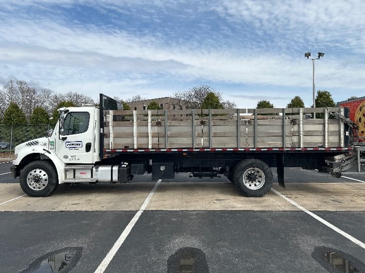 2022 Freightliner M2 106 — photo 4
