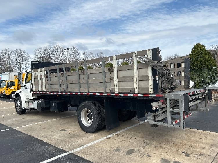 2022 Freightliner M2 106 — photo 6