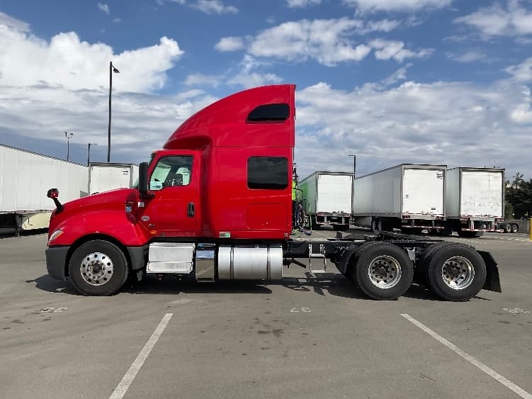 2022 International LT — photo 4