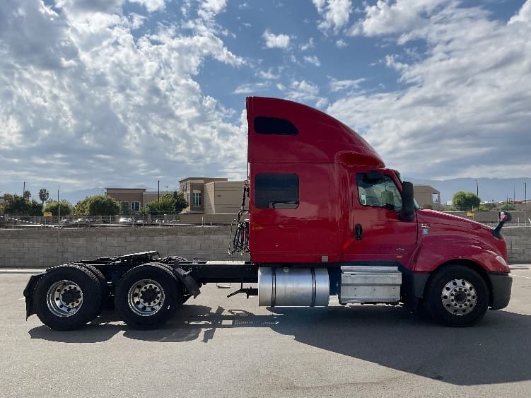 2022 International LT — photo 8