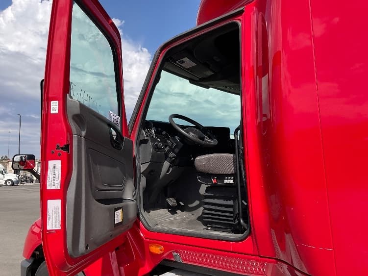 2022 International LT — photo 9