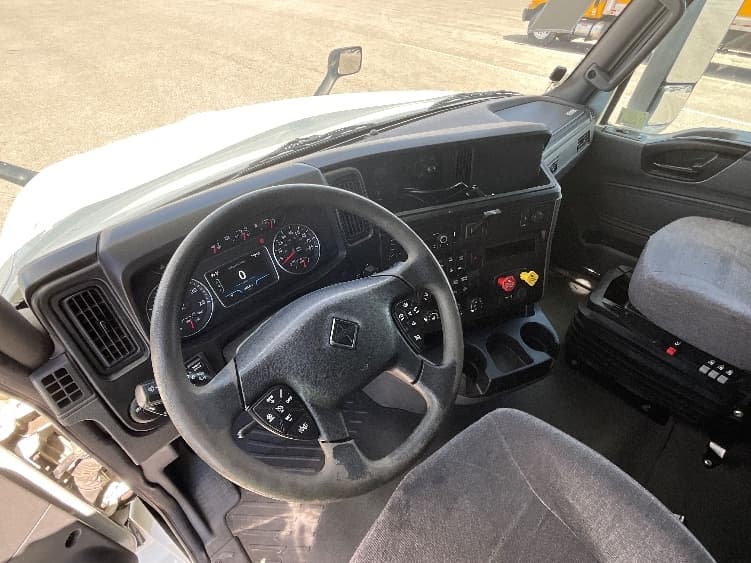 2022 International LT — photo 10