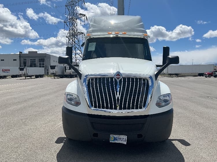 2022 International LT — photo 2