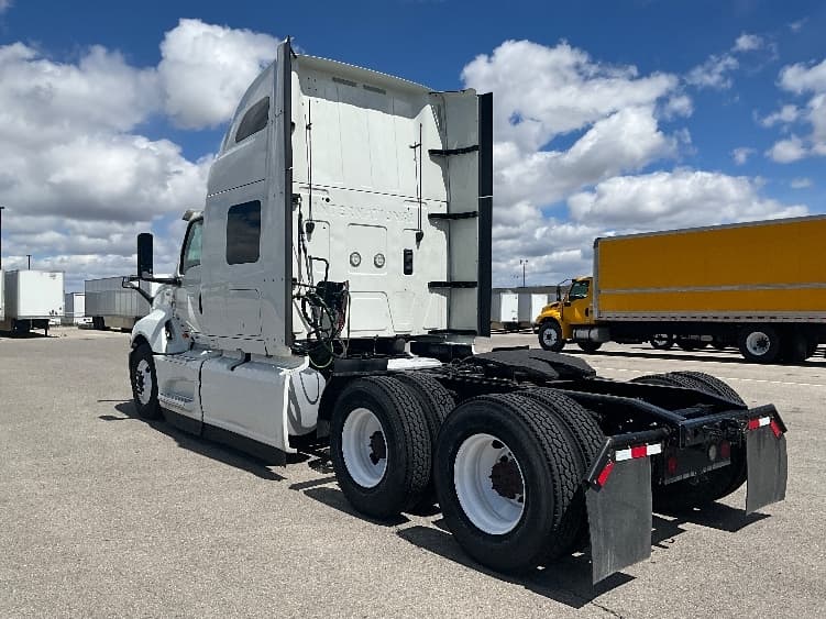 2022 International LT — photo 5