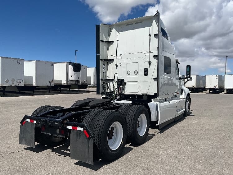 2022 International LT — photo 7